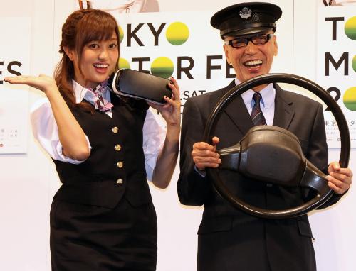 「東京モーターフェス２０１６」のイベントに出演したテリー伊藤と菊地亜美