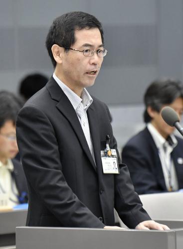 ６日、東京都議会の経済・港湾委員会で答弁する岸本良一・中央卸売市場長