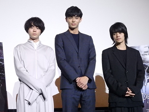 大阪市内で舞台あいさつした（左から）菅田将暉、東出昌大、池松壮亮