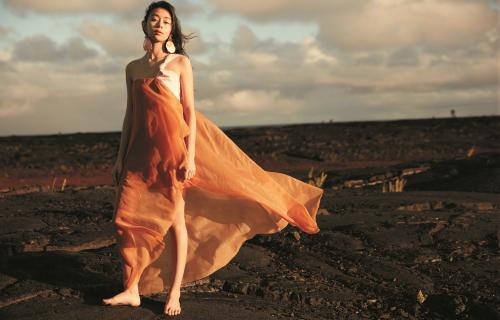 小林サラがアルマーニに注目されることになった、「エンポリオ・アルマーニ」のモデルを務めたファッション誌の特集。「ＳＰＵＲ」４月号（集英社）より
