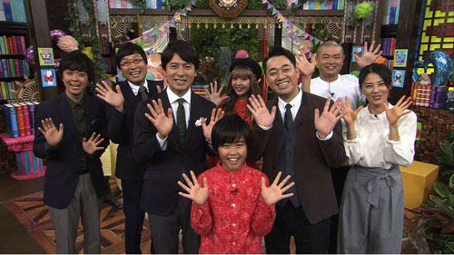 「ドラマちっくニュース」に出演するＭＣのバナナマン設楽統（右から３人目）ら（C）日本テレビ