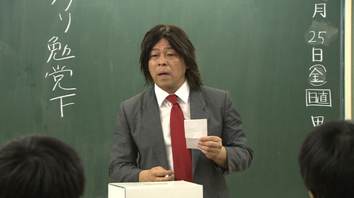 「ドラマちっくニュース」で銀八先生を演じる古賀シュウ（C）日本テレビ
