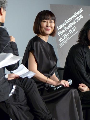 東京国際映画祭で「Ｌｏｖｅ　Ｌｅｔｔｅｒ」が上映されトークイベントを行った中山美穂