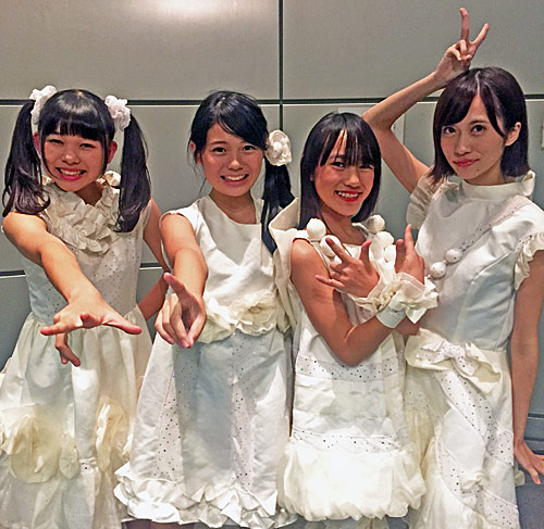 デビュー２周年を迎える４人組アイドルユニット「ｍｉｎＡｍｉｎ」（左から）藤井彩来、寺岡咲希、三原琉愛、松井りお