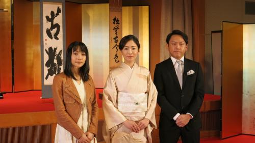 映画「古都」のプレミアムイベントに出席した（左から）新山詩織、松雪泰子、Ｙｕｋｉ　Ｓａｉｔｏ監督