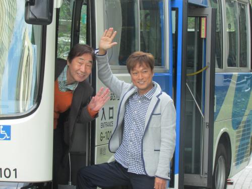 「ローカル路線バス　乗り継ぎの旅」の太川陽介（右）と蛭子能収