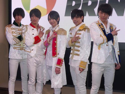 グループの決めポーズを取るＭＡＧ！Ｃ☆ＰＲＩＮＣＥ。左から阿部周平、平野泰新、西岡健吾、大城光、永田薫