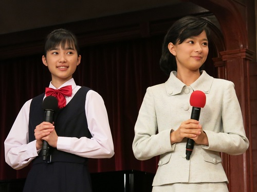 「べっぴんさん」で母娘役を演じる芳根京子（右）と井頭愛海は笑顔で相性の良さをアピール
