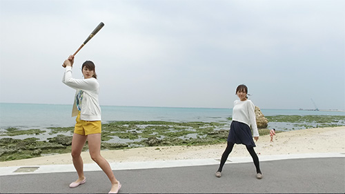 「紺野、年末に踊るってよ」に出演する（左から）稲村亜美、紺野あさ美アナウンサー（Ｃ）テレビ東京