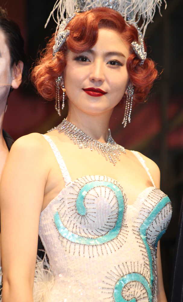 ミュージカル「キャバレー」会見で妖艶な衣装で登場した長澤まさみＯＮＧＩ。