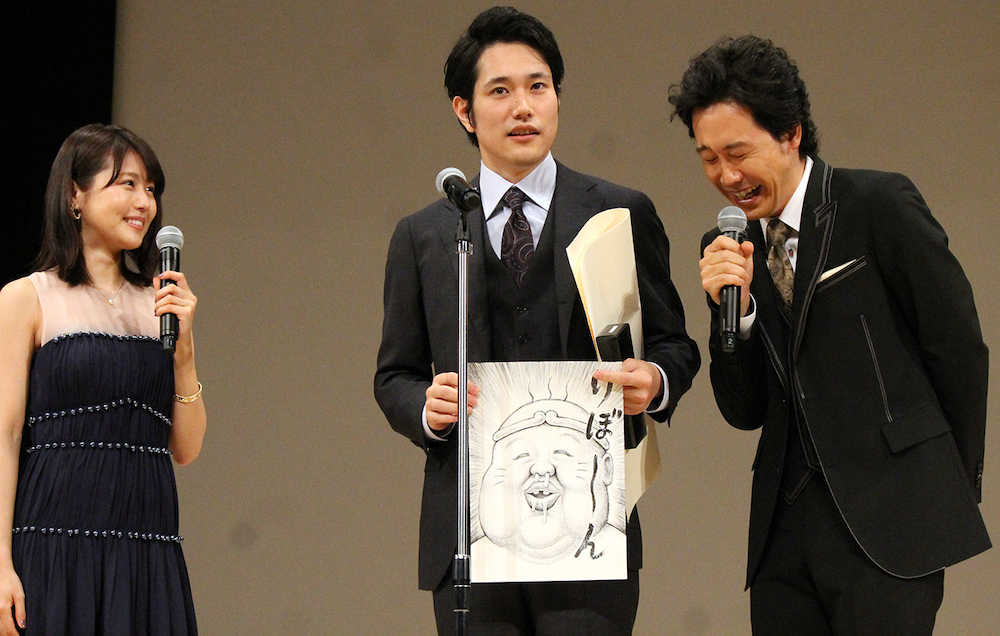 「第５９回ブルーリボン賞」の授賞式に出席した（左から）有村架純、松山ケンイチ、大泉洋