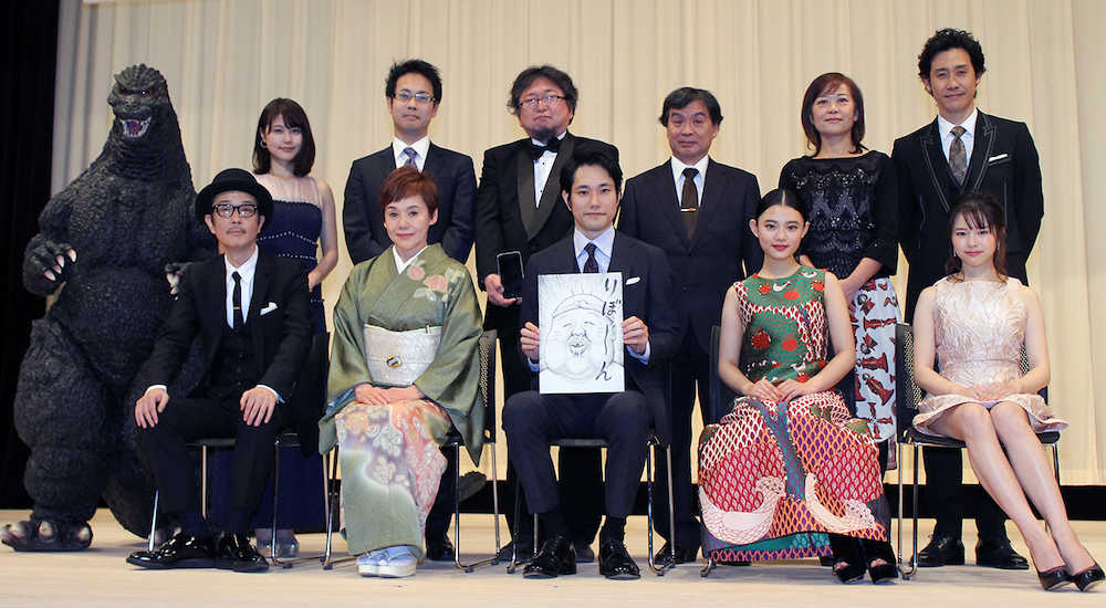 第５９回ブルーリボン賞の授賞式に出席した松山ケンイチ（前列中央）ら