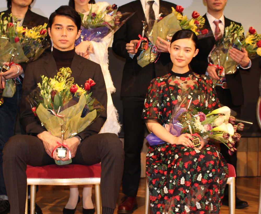 おおさかシネマフェスティバル授賞式に出席した東出昌大（左）と杉咲花