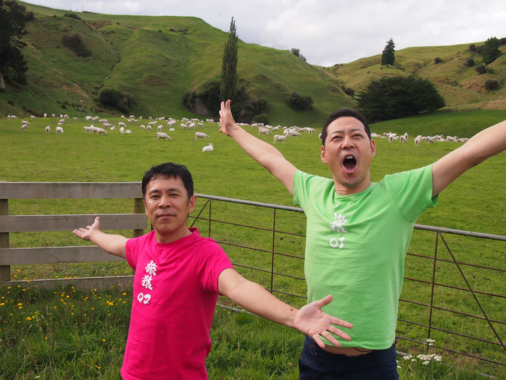 ニュージーランドでロケを行った東野幸治（右）と岡村隆史（Ｃ）日本テレビ