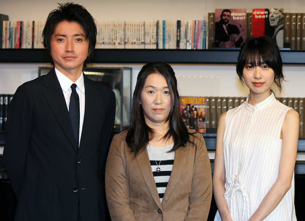 ドラマ「リバース」のトークショーを行った（左から）藤原竜也、湊かなえさん、戸田恵梨香