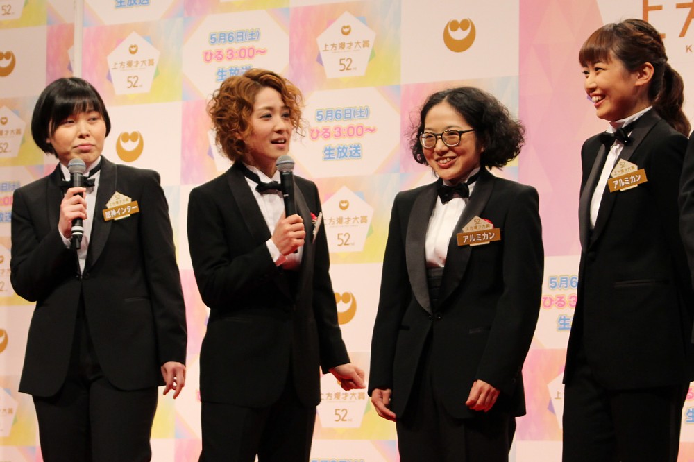 上方漫才大賞新人賞では（左から）「尼神インター」（誠子、渚）と「アルミカン」（赤阪侑子、高橋沙織））の“女の戦い”も見どころ