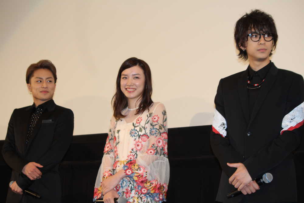 「ひるなかの流星」大ヒット舞台あいさつに登場した（左から）白濱亜嵐、永野芽郁、三浦翔平