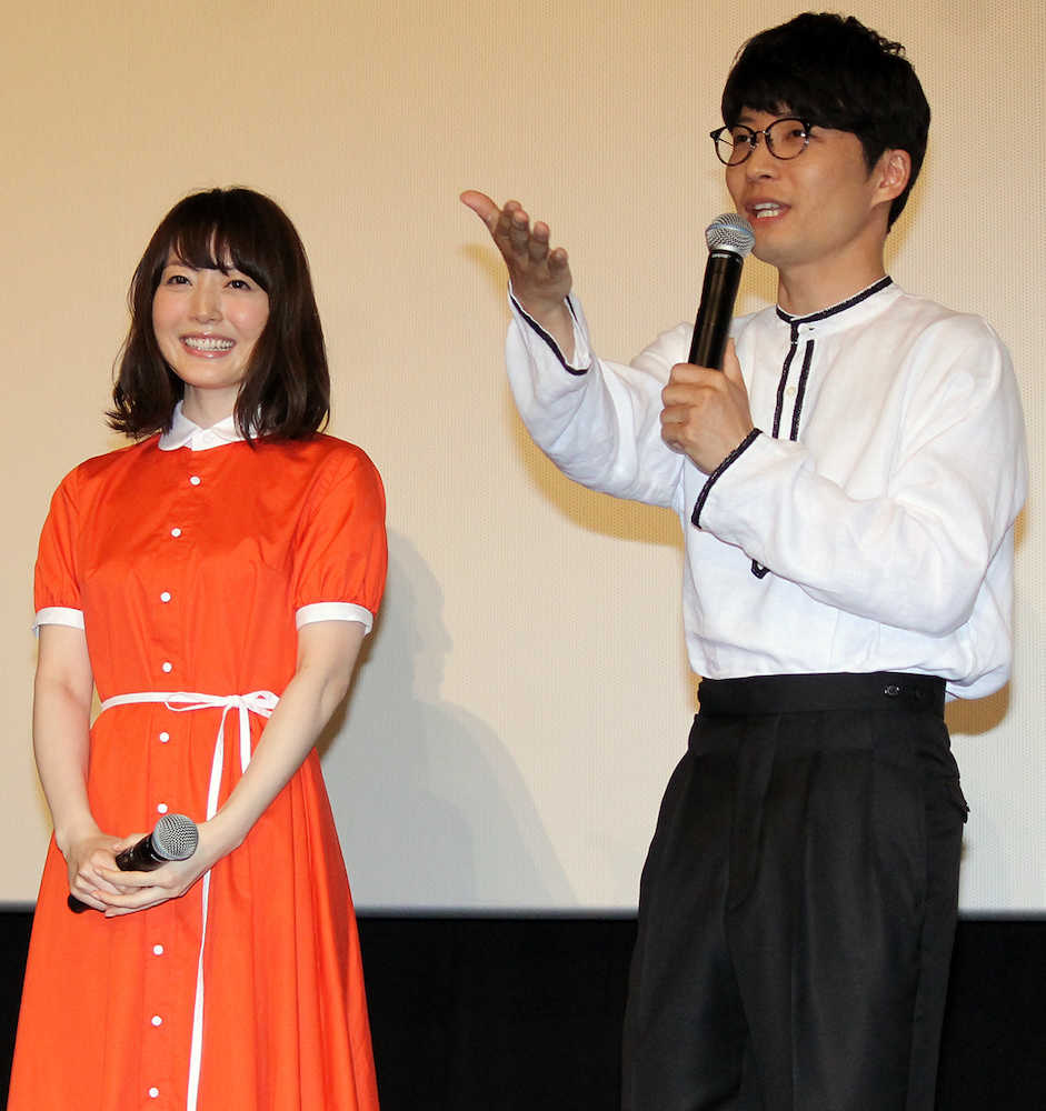 アニメ映画「夜は短し歩けよ乙女」の舞台挨拶に登壇した星野源、花澤香菜