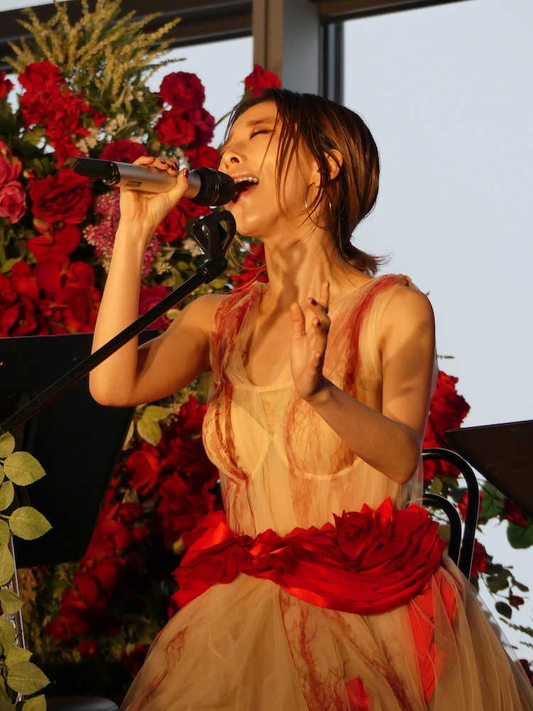 アルバム「Ｕｔｏｐｉａ」の発売記念ライブを東京スカイツリーの天望デッキ３５０で開いた加藤ミリヤ