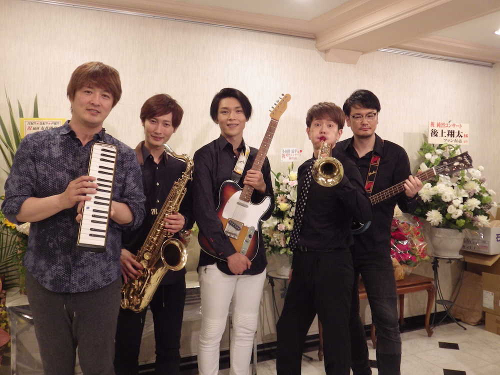 純烈のメンバー（左から）酒井一圭、後上翔太、白川裕二郎、友井雄亮、小田井涼平