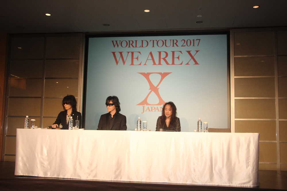 「Ｘ　ＪＡＰＡＮ」日本公演決行発表会見に出席した（左から）ＨＥＡＴＨ　、ＴｏｓｈＩ、ＰＡＴＡ