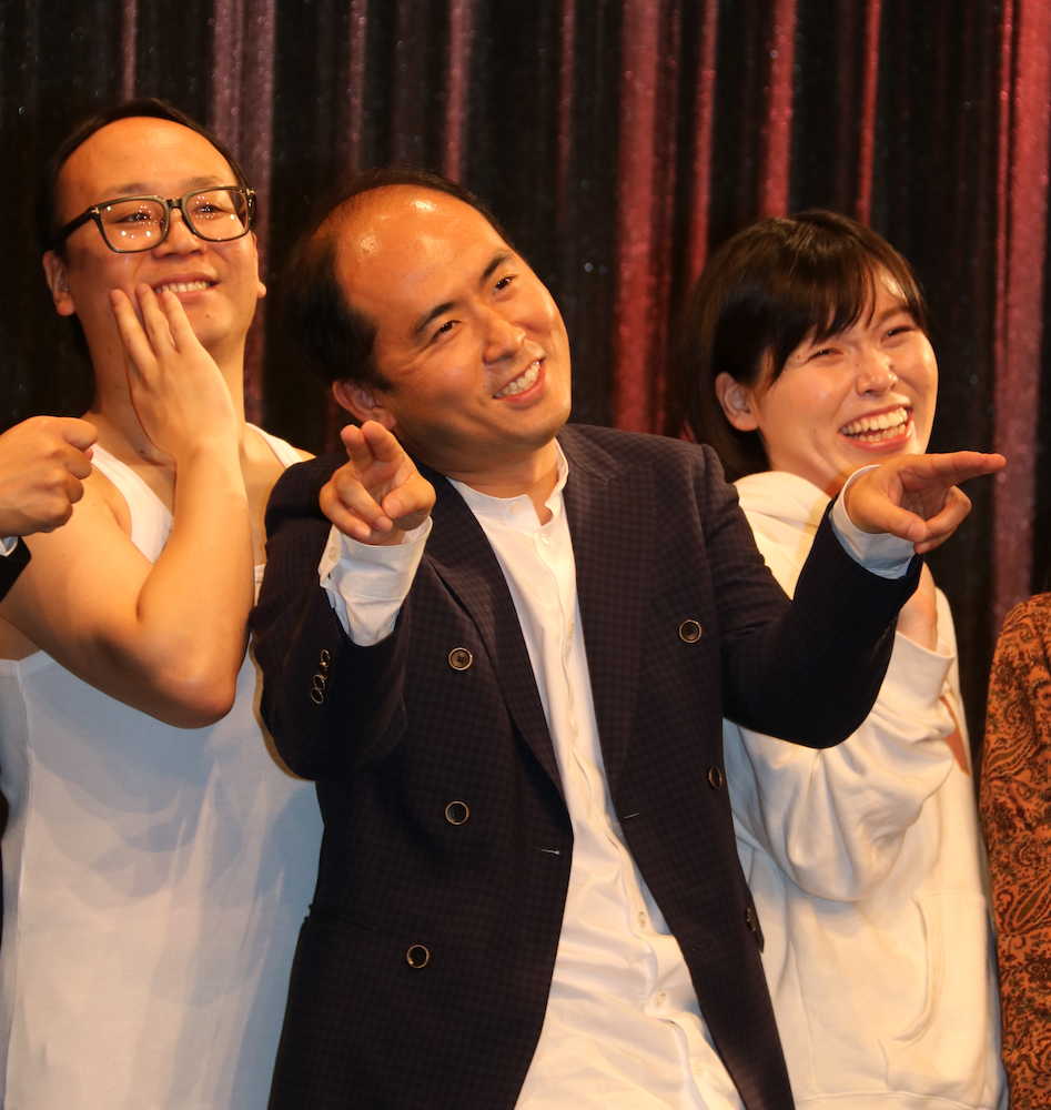 「よしもとオススメ芸人２０１７お披露目会」に参加した（左から）トレンディエンジェルのたかしと斎藤司、尼神インターの誠子