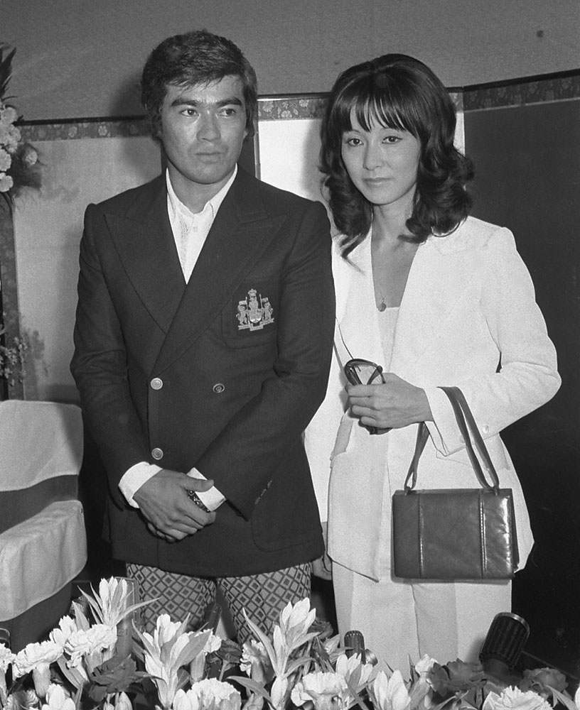 １９７２年９月、千葉真一との婚約を発表した野際陽子さん