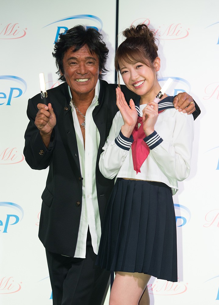 イベントに登場した松崎しげる（左）と舟山久美子