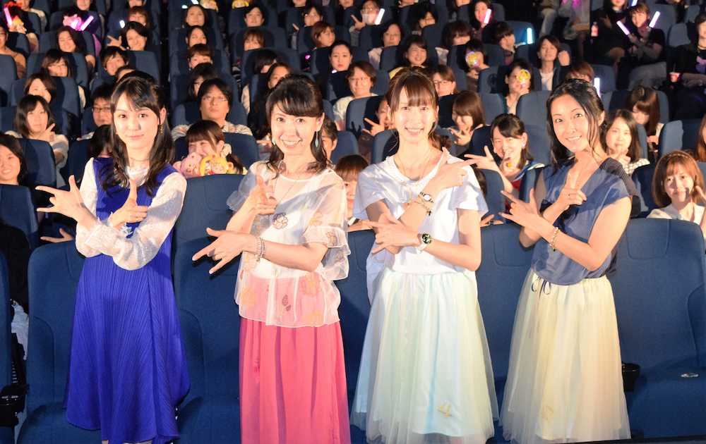 「セーラームーン」の応援上映会に出席した（左から）野本ほたる、三石琴乃、小清水亜美、伊藤静
