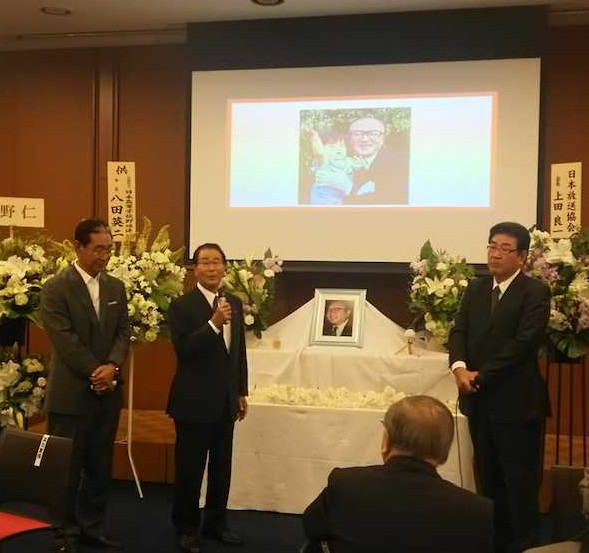 元ＮＨＫアナウンサー土門正夫さんのお別れ会で、土門さんの思い出を語る（左から）星野氏、高田氏、山本氏
