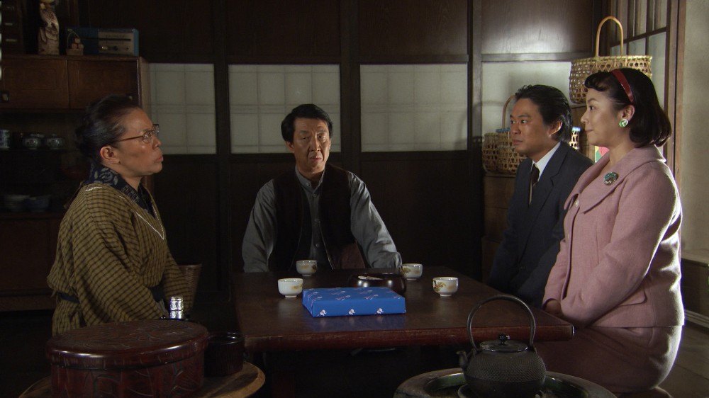 奥茨城村に結婚のあいさつに訪れた高子（佐藤仁美、右端）。連続テレビ小説「ひよっこ」第９８話から（Ｃ）ＮＨＫ