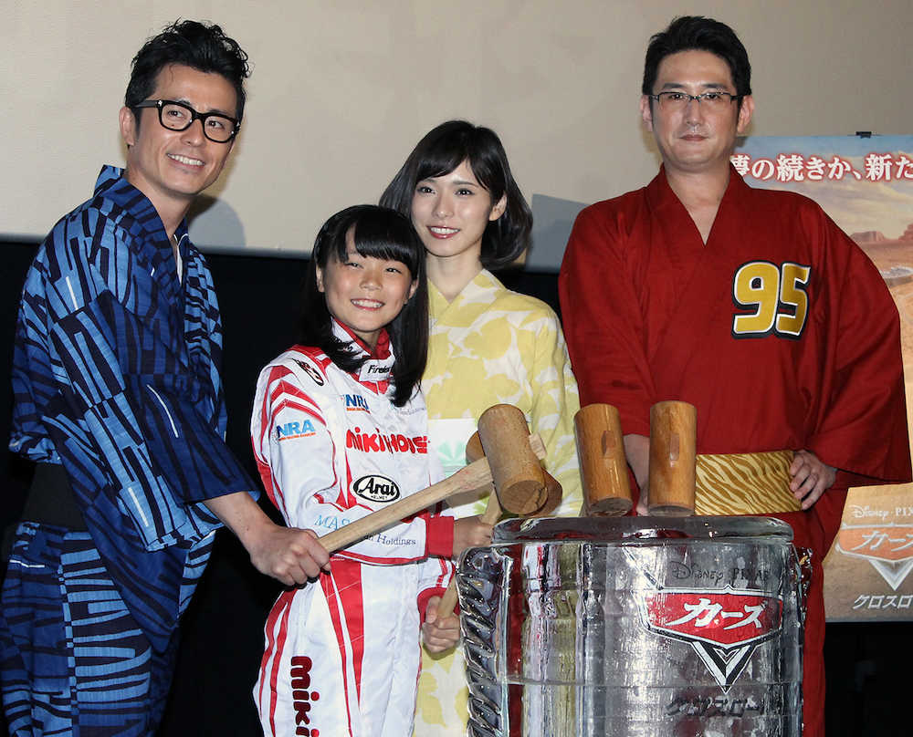 アニメ映画「カーズ　クロスロード」の大ヒット舞台挨拶を行った（左から）藤森慎吾、Ｊｕｊｕ、松岡茉優、土田大。