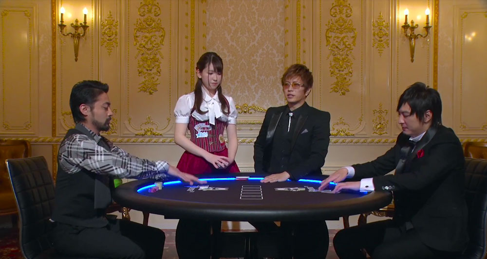 ポーカー番組で対決する山田孝之（左）と塚本高史（右）（Ｃ）ＡｂｅｍａＴＶ