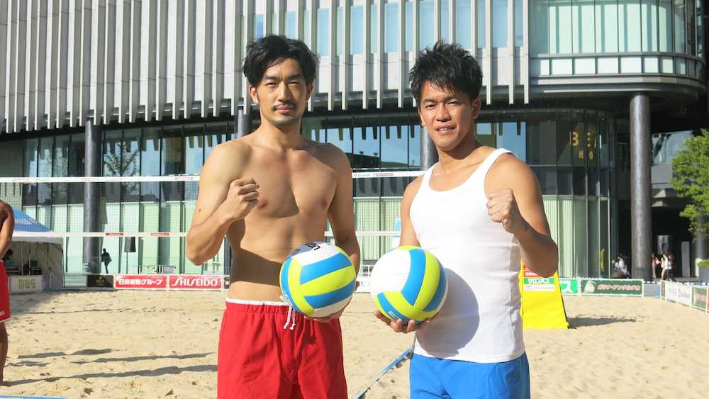 ＭＢＳのビーチバレー「スポーツ内閣杯」で戦った大谷亮平（左）と武井壮