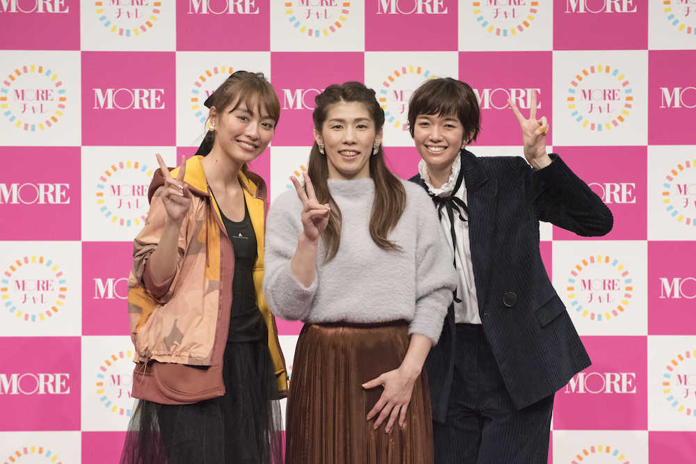 女性ファッション誌「ＭＯＲＥ」のイベントに登場した（左から）内田理央、吉田沙保里、佐藤栞里