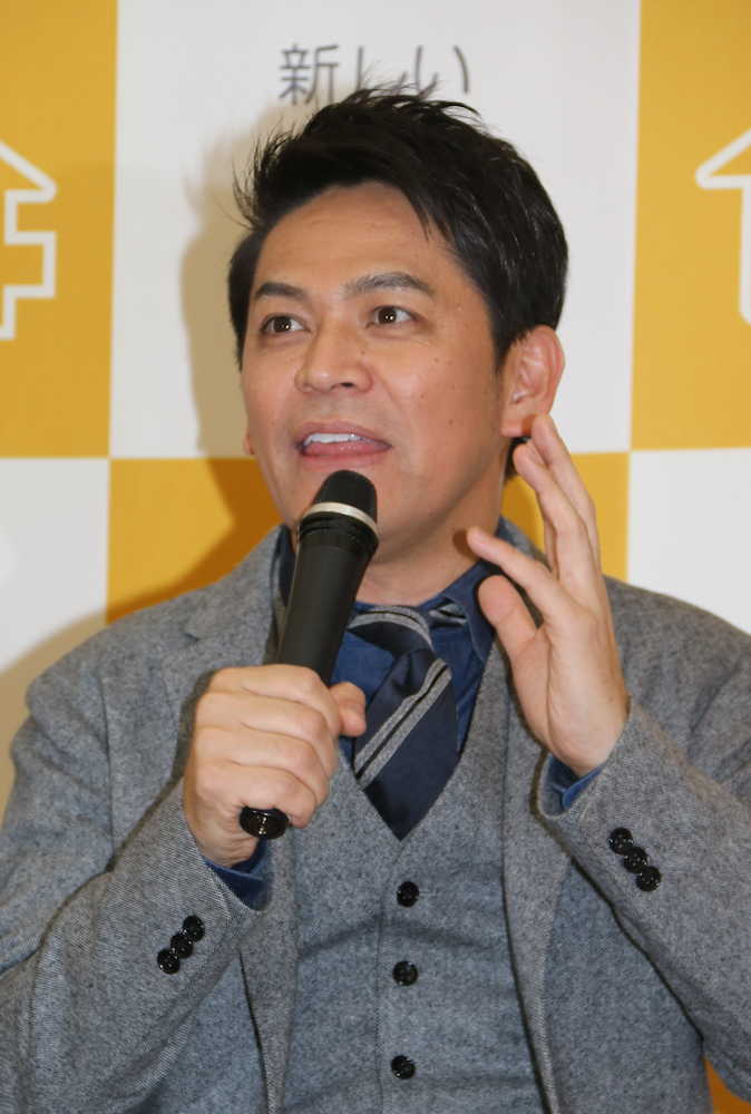 「おうちでドック」記者発表会に出席した岡田圭右。左手薬指に指輪はなく…