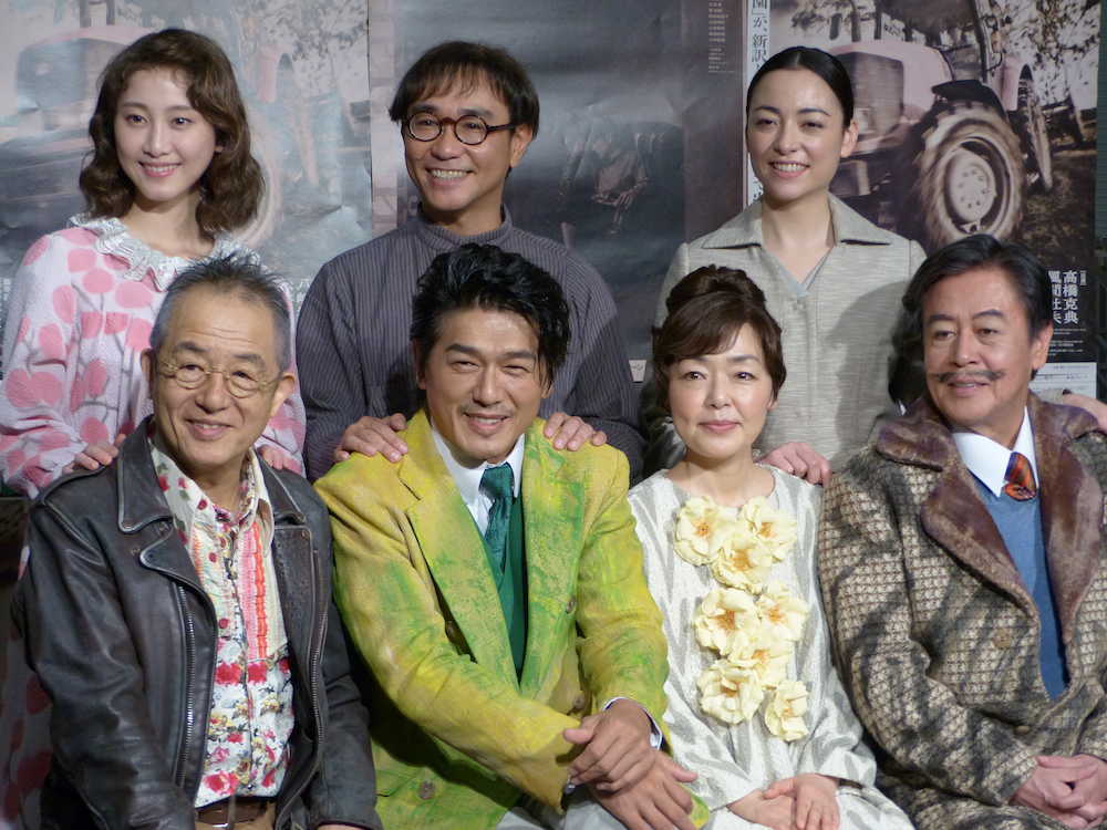 舞台「２４番地の桜の園」の会見に出席した（前列左から）串田和美、高橋克典、小林聡美、風間杜夫（後列左から）松井玲奈、八嶋智人、美波