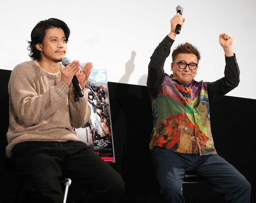 「銀魂パート２」の製作を発表した小栗旬（左）と福田雄一監督