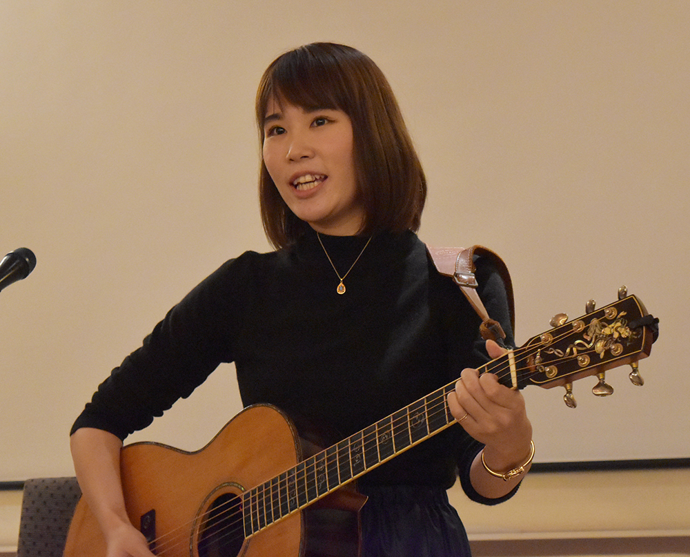 高知県観光特使を務めるシンガーソングライター丸本莉子