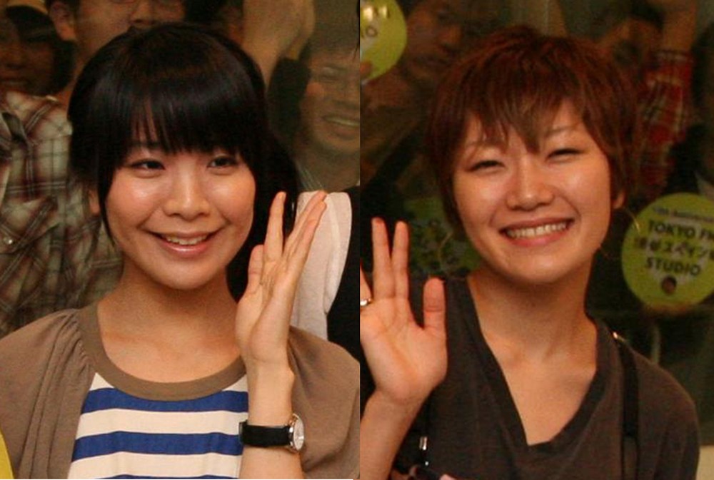 解散を発表したチャットモンチーの橋本絵莉子（左）と福岡晃子