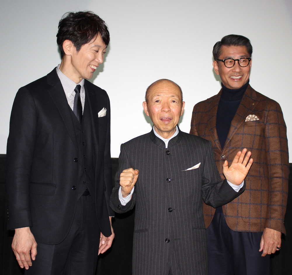 大阪市内で舞台あいさつした（右から）中井貴一、坂田利夫、佐々木蔵之介