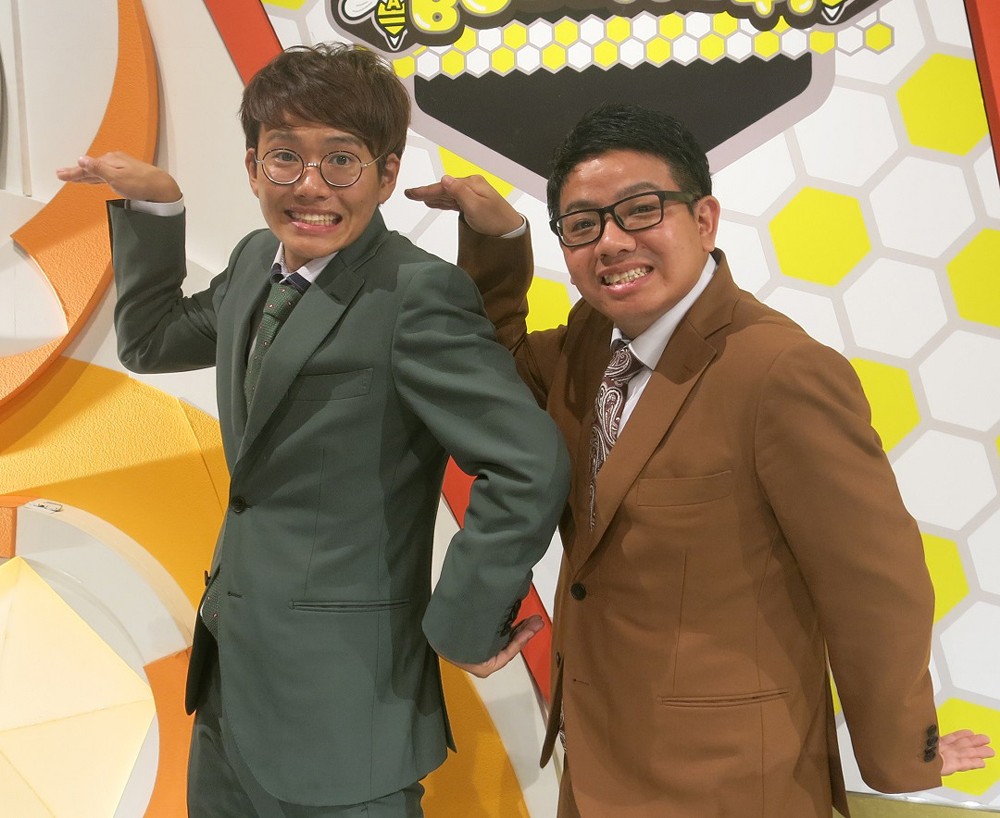 お笑いコンビ「ミキ」の亜生（左）、昴生