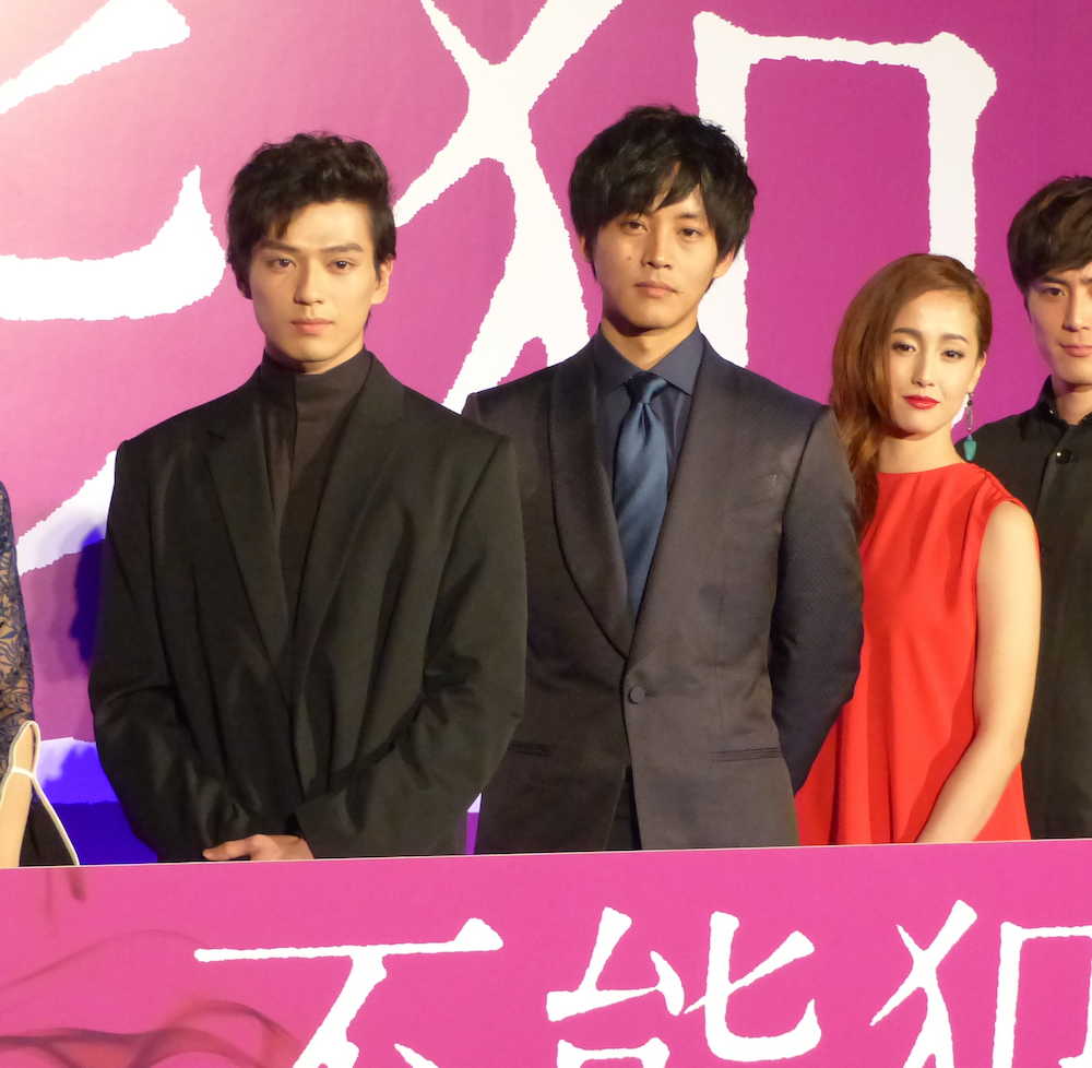 映画「不能犯」の完成披露試写会に出席した（左から）新田真剣佑、松坂桃李、沢尻エリカ