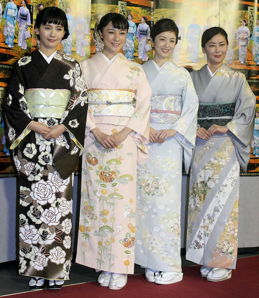 ドラマ「平成細雪」の会見に出席した（左から）中村ゆり、伊藤歩、高岡早紀、中山美穂