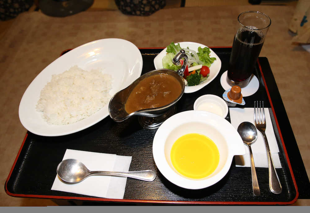 豊島八段の昼食はビーフカレーとアイスティー