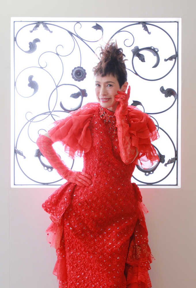 関西テレビの特番「６０超えてお初です」で真っ赤なドレス姿を披露した久本雅美