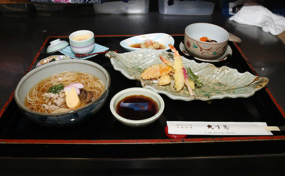 ＜１＞久保王将の昼食「天ぷら・にゅうめん定食」