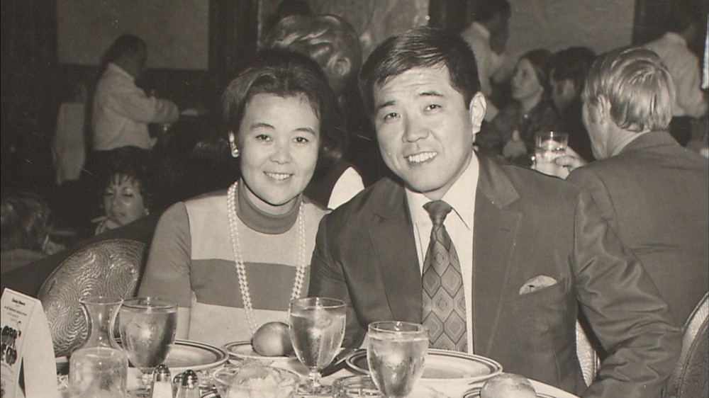 若かりし頃の野村克也氏（右）と沙知代夫人