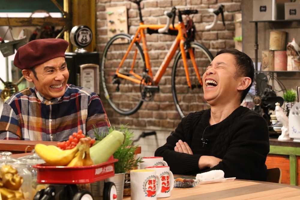 関西テレビ「おかべろ」で大爆笑の片岡鶴太郎（左）と岡村隆史