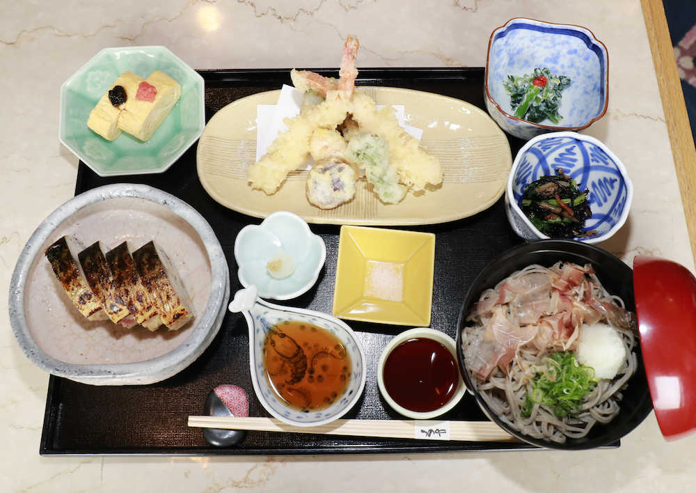 王将戦第４局第１日、豊島八段の昼食は鯖棒寿しとおろしそば御膳